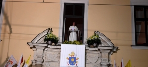 Papież Franciszek w oknie przy Franciszkańskiej 3