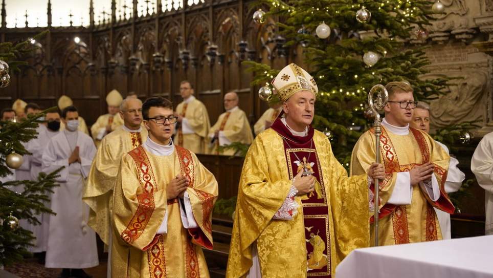 Na co patrzy z podziwem Biskup Tarnowski? Homilia na Boże Narodzenie [ZDJĘCIA, FILM]
