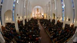 Diecezja tarnowska: na niedzielną Mszę uczęszcza 71 procent wiernych - dane z 2019 r.