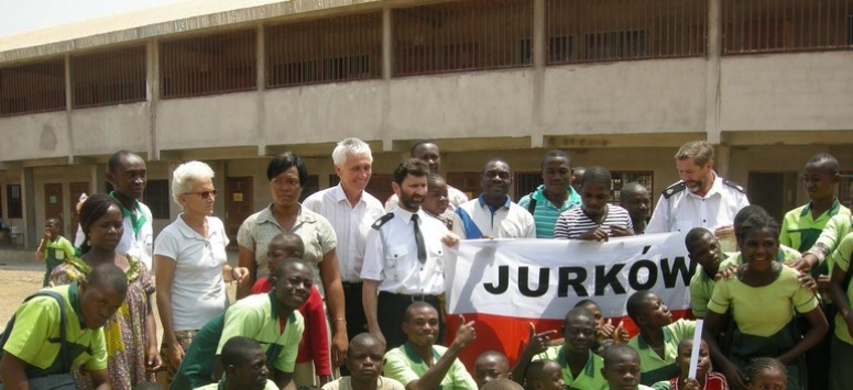 Trzech budowlańców z Jurkowa pomogło w budowie szkoły w Kamerunie