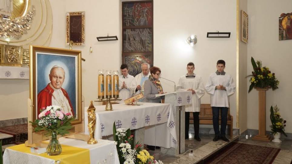 Obraz i relikwie św. Jana Pawła II w parafii Matki Bożej Różańcowej w Paszczynie