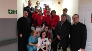 Szkolne Koła Caritas odwiedziły szpitale diecezji tarnowskiej