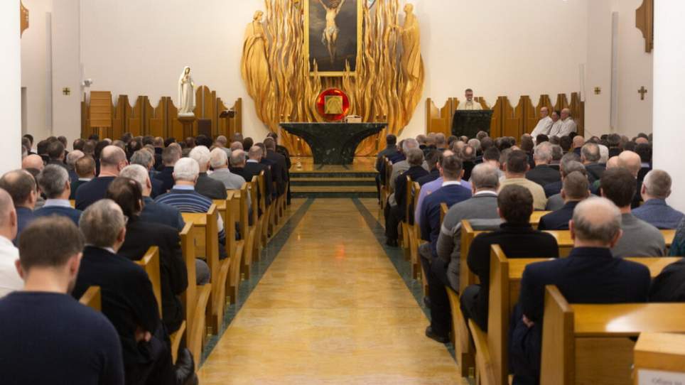 Prawie 300 mężczyzn na dniu skupienia dla nadzwyczajnych szafarzy Komunii Świętej