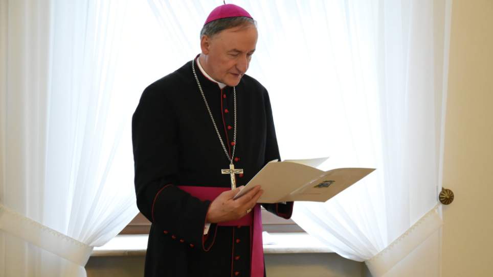 Biskup Tarnowski Andrzej Jeż wręczył sześciu kapłanom odznaczenia papieskie, tj. godność Kapelana Jego Świątobliwości