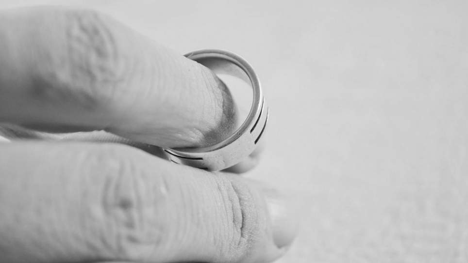 Dużo spraw o stwierdzenie nieważności małżeństwa. Dlaczego związki się rozpadają?