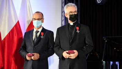 Biskup Wiesław Lechowicz został odznaczony Krzyżem Kawalerskim Orderu Odrodzenia Polski