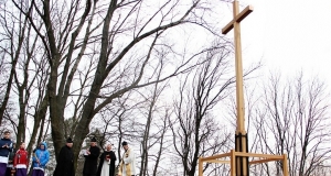 Nowy krzyż na Górze Św. Marcina