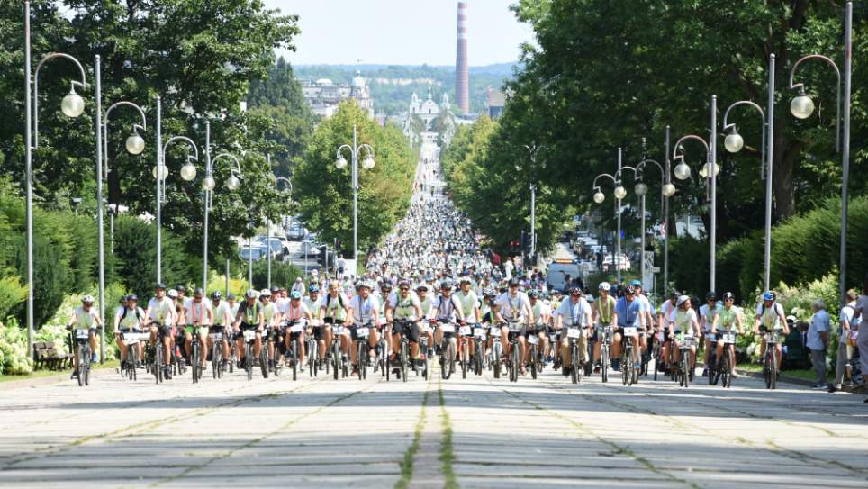 Na dwóch kółkach przed oblicze Czarnej Madonny – rowerzyści z diecezji tarnowskiej pokłonili się Matce