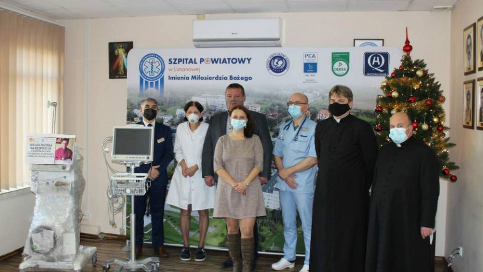 Respirator z kardiomonitorem ku pamięci ks. Antoniego Pisia został przekazany szpitalowi w Limanowej