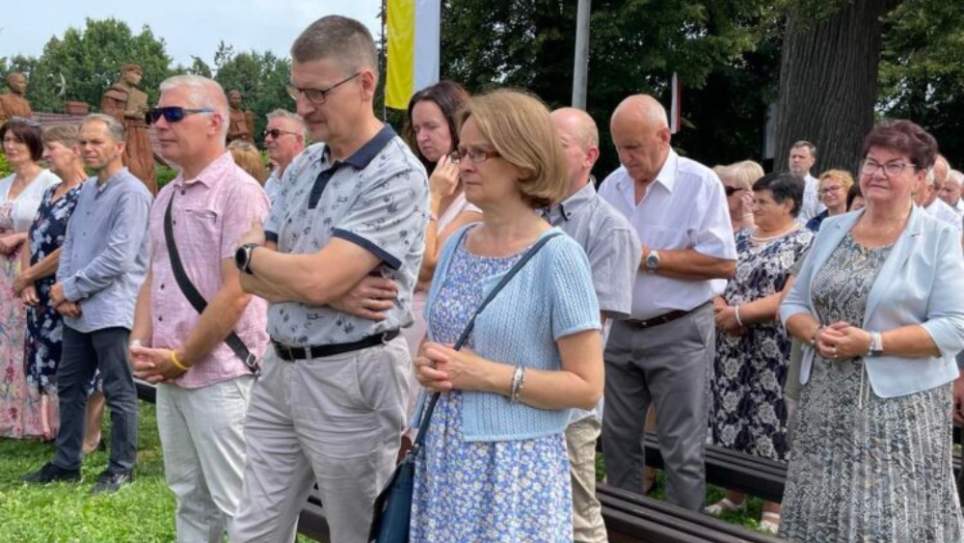 ‘Nie chodziłem, a chodzę’ – parafianie i pielgrzymi dziękowali św. Szymonowi za łaski