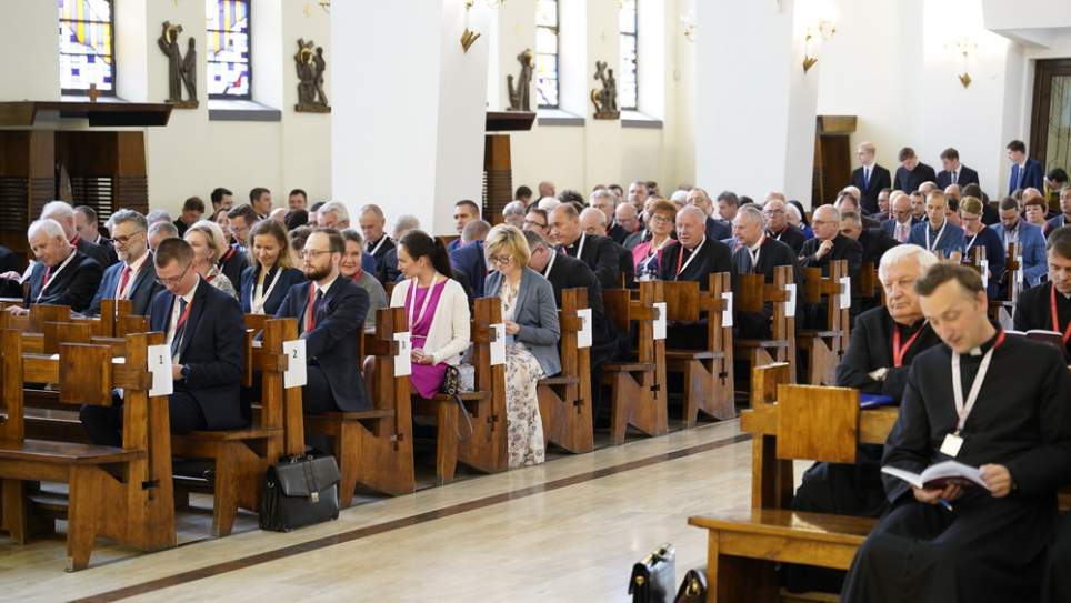 Synod diecezjalny przyjął dokumenty o liturgii i mediach [ZDJĘCIA, FILM]