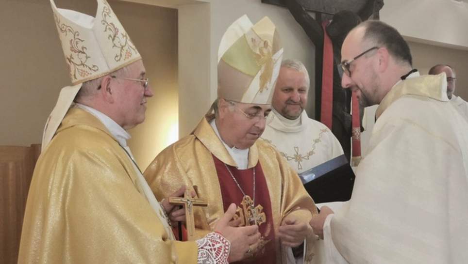 Ks. Grzegorz Kozioł z Tarnowa otrzymał krzyż misyjny od nuncjusza apostolskiego w Polsce