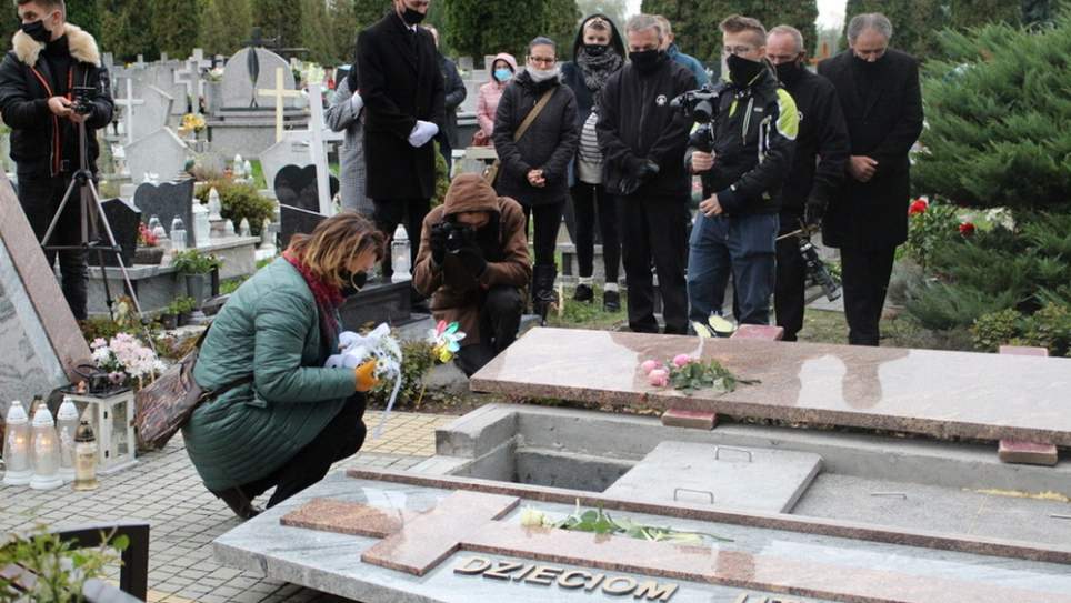 Dzieci utracone spoczęły na cmentarzu w Mościcach